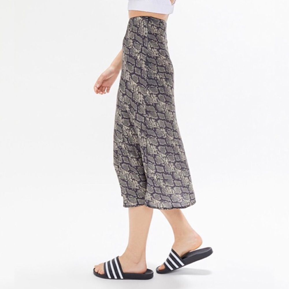 Urban Outfitters Rowan Silky Slip Skirt in Grey Beige Black Animal Print Size S - Picture 2 of 11